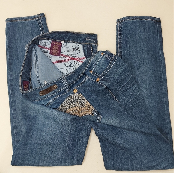 Stunning Pocket Embroidery on Royalty by YMI Mid Rise Skinny Jeans Size 10 - Picture 6 of 13